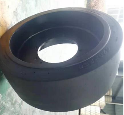 Wirtgen front wheel tires 199581