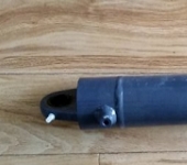 Leveling oil cylinder 2034604