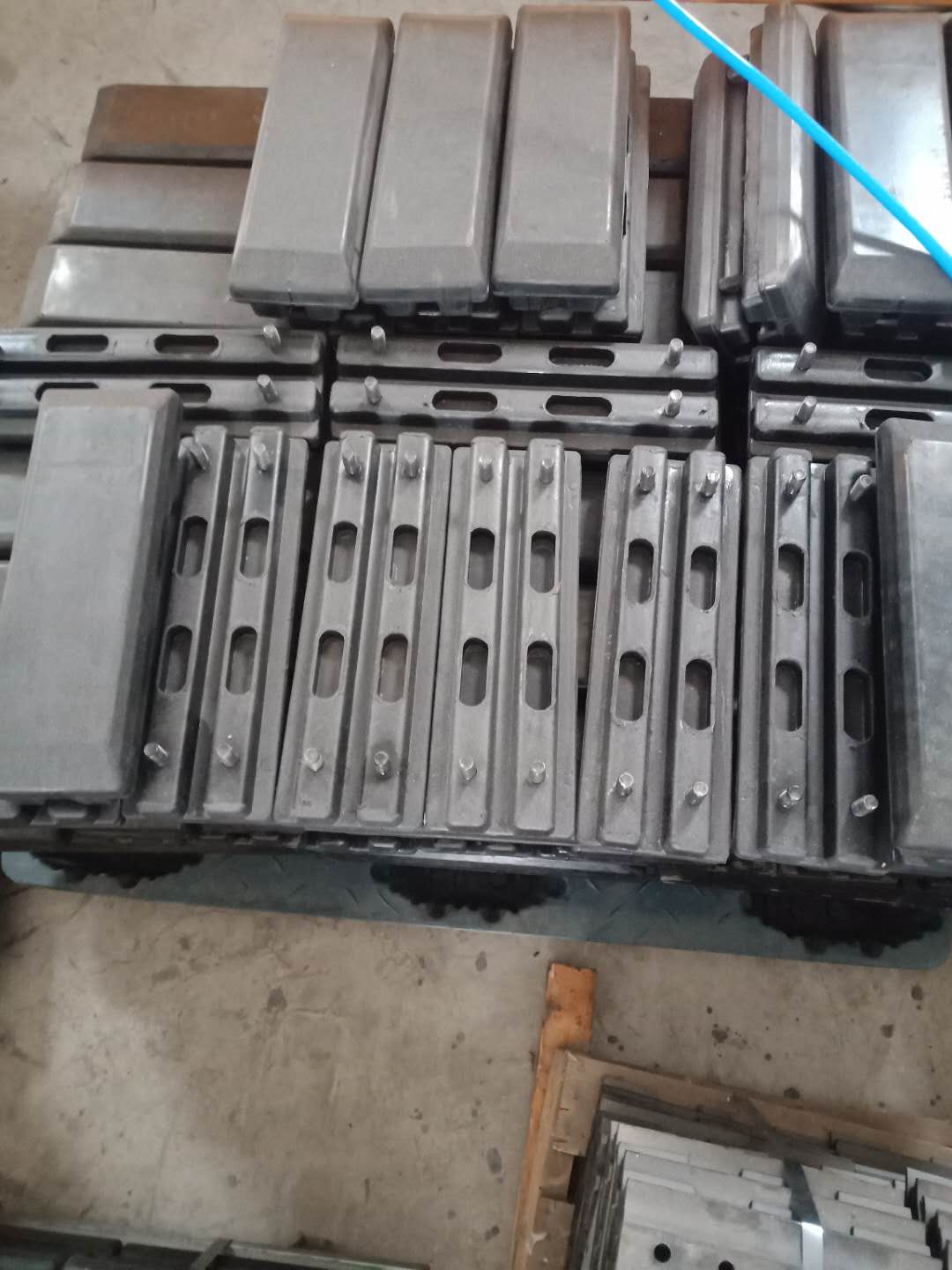 High quality poly track pad for wirtgen road milli