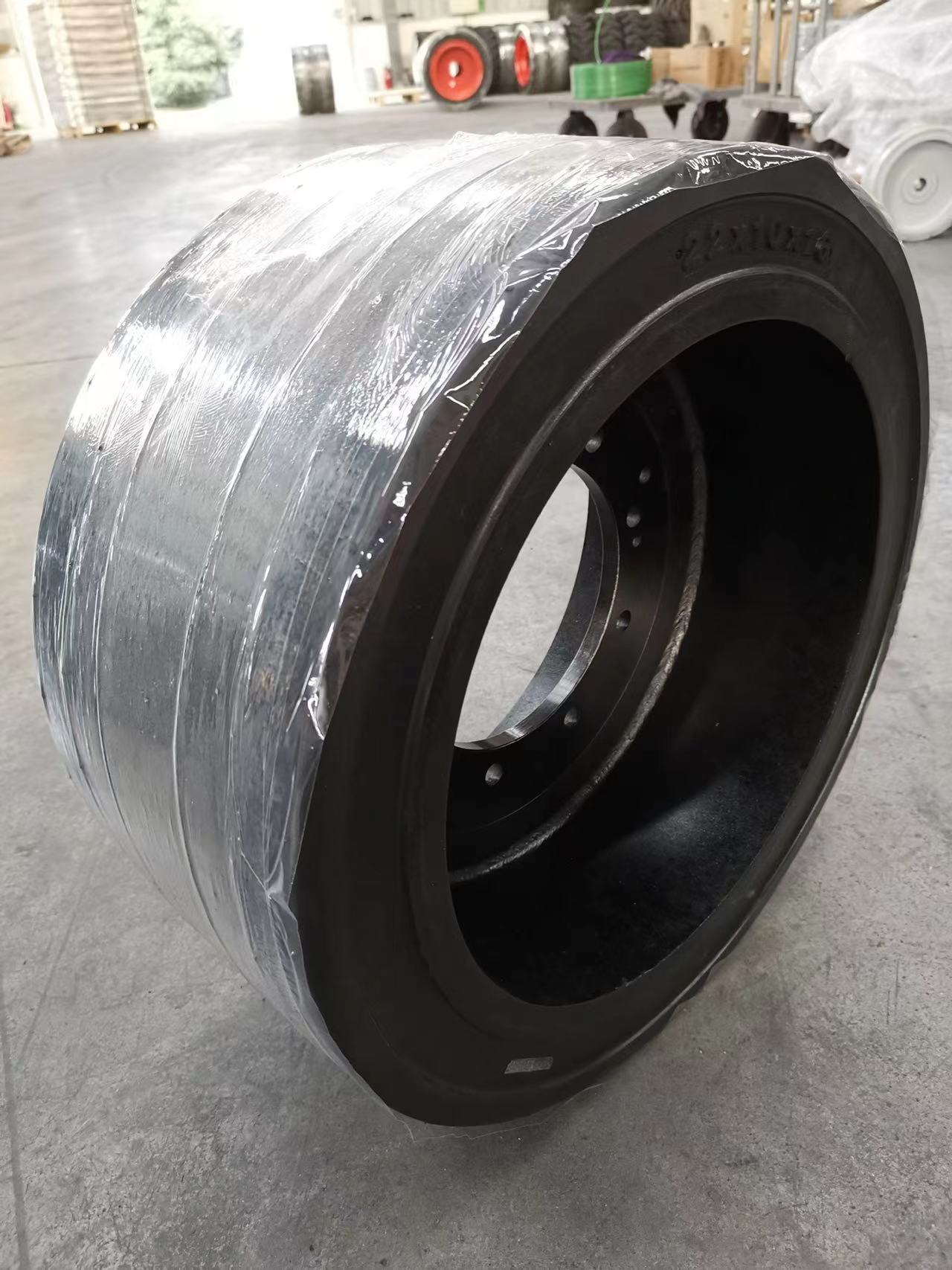 Solid tire rubber wheel 2149234 for W100H road mil