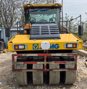 In October 2020, XCMG 303 rubber tire worked for 3