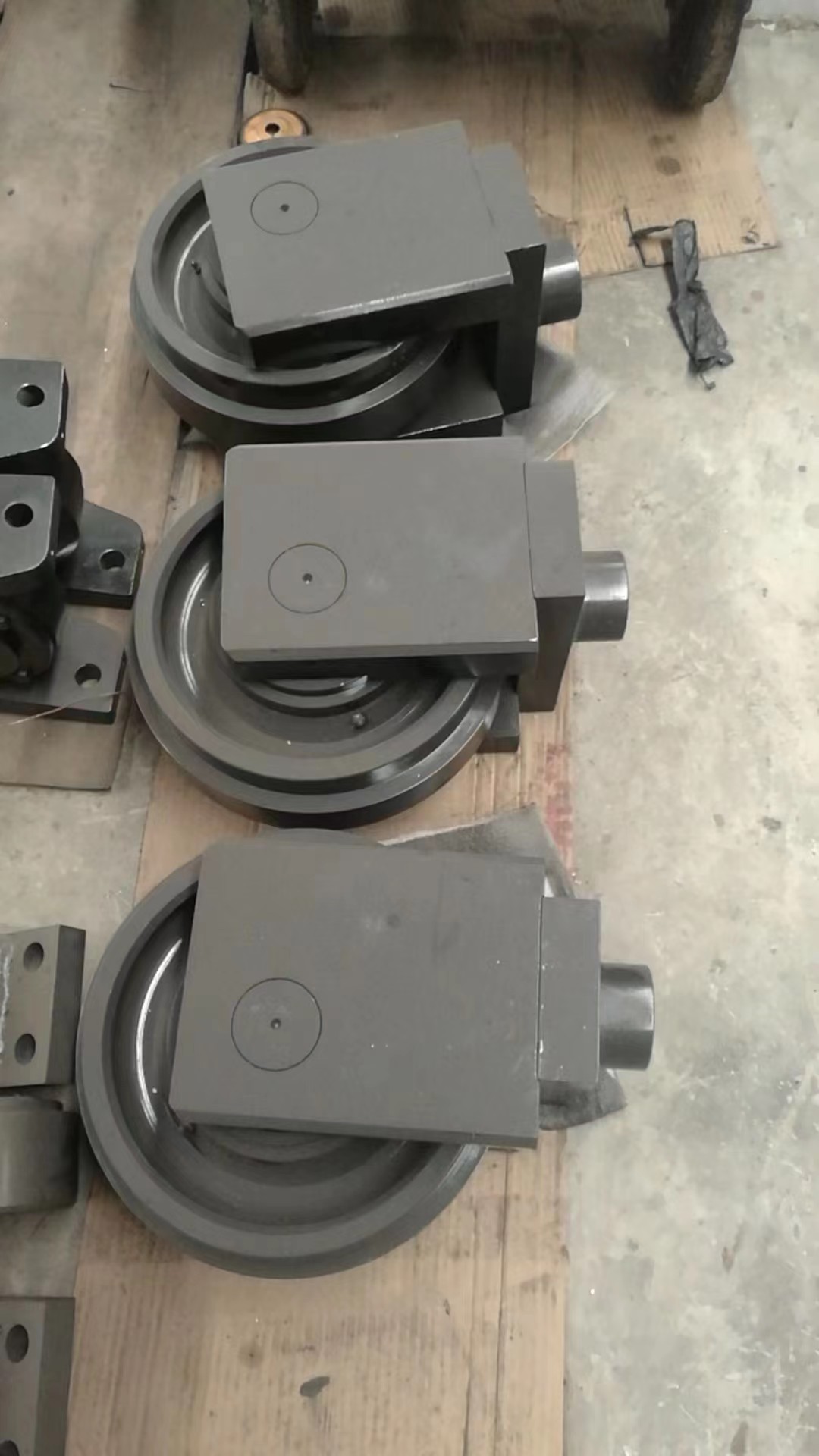 Front Idler Guide Wheel  2008160 4611340028 for Vo