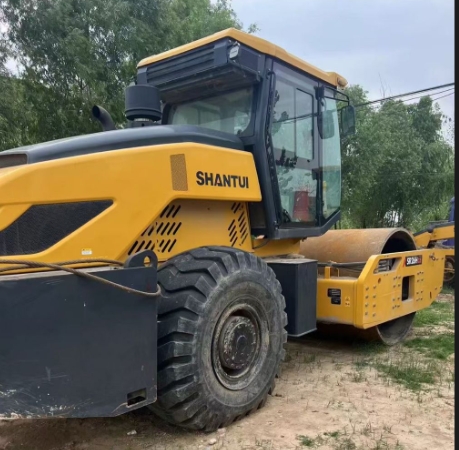 Used 22 year Shantui 26 ton fully hydraulic single