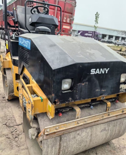 Used 19-year-old Sany 3-ton roller