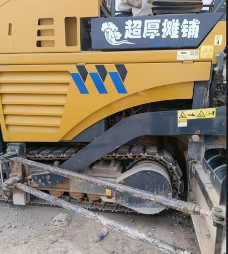 Used 20-year-old XCMG 953T assembly board paver