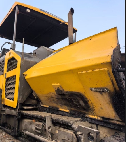 Second hand 17 year Volvo 6820C telescopic plate p