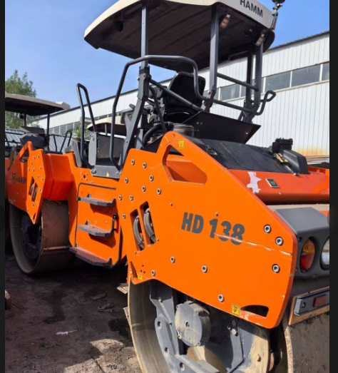 Used 21 years old purchase of Hummer 138 double dr