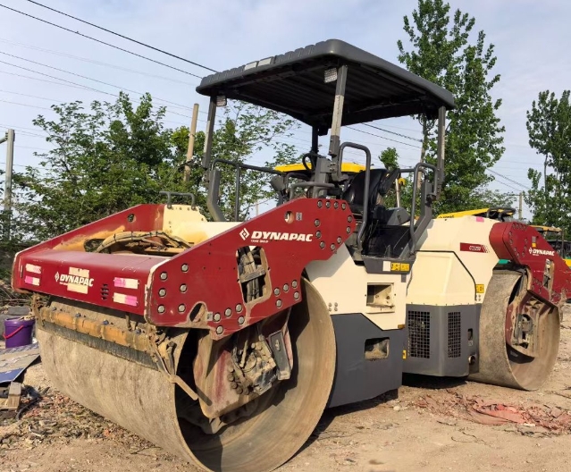 Used 20-year-old Dynapac 5200 double drum roller, 