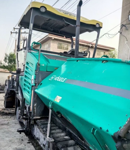 Second hand 19 year VOGLE 1880-3L paver expansion 