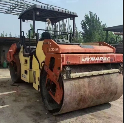 Used 11 year Dana Parker 524 double steel wheels