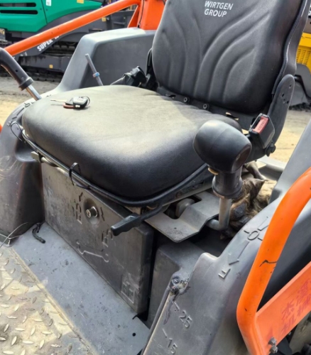 Used 20-year-old Hummer HD35 steel rubber roller
