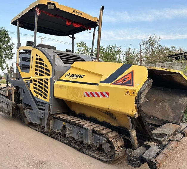 Second hand BMW BF880C paver 2021
