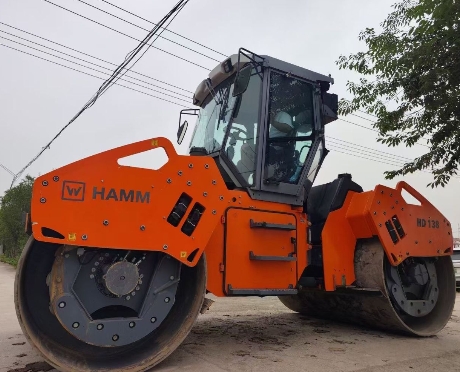 Sell a second-hand 21-year-old Hummer 138 with dou