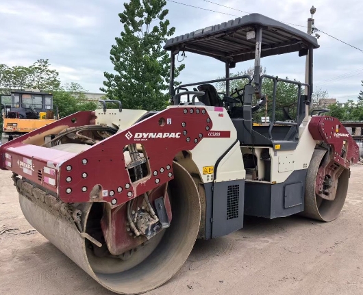 Sell a second-hand 20-year-old Dynapac 6200 double